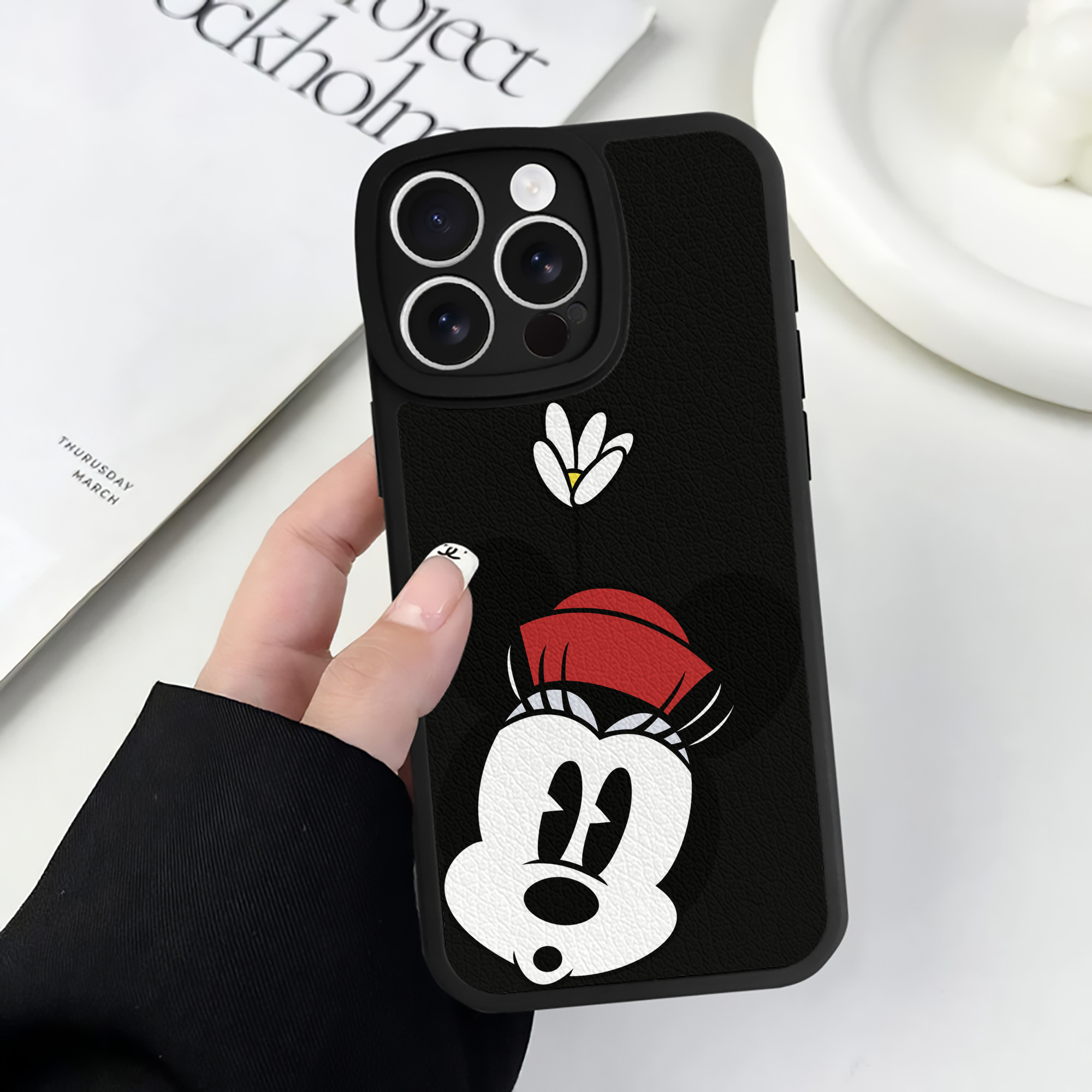 （画像用） ミッキーマウス Mickey Mouse 【iPhone 16シリーズ対応】シリコンスマホケース（レザー調） 材質：シリコン